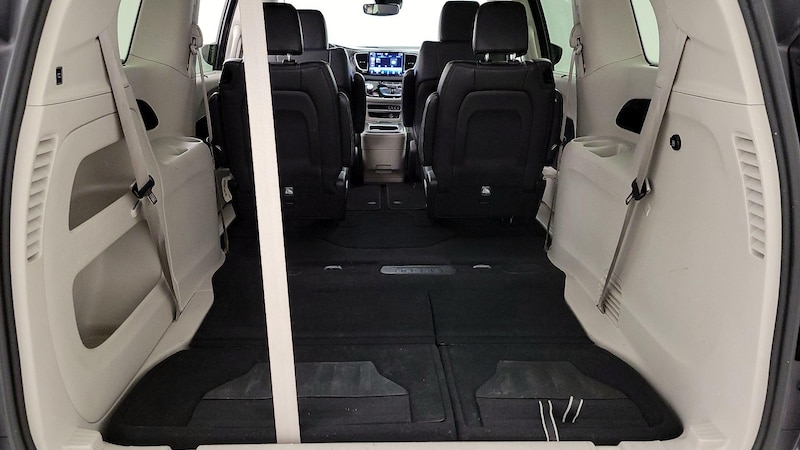 2022 Chrysler Pacifica Touring L 22