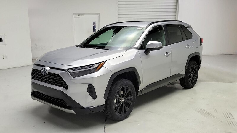 2023 Toyota RAV4 SE 3