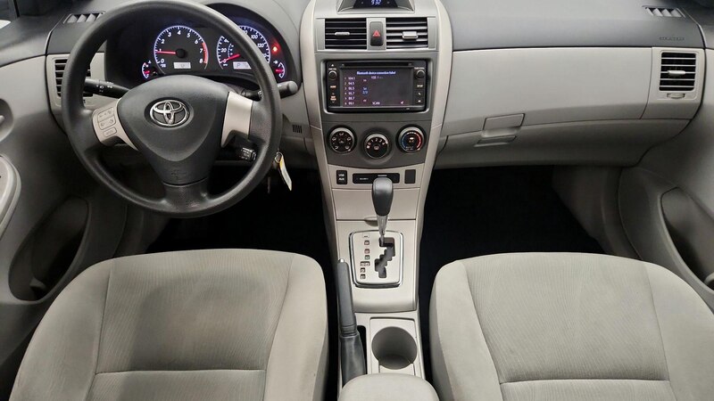 2013 Toyota Corolla LE 9