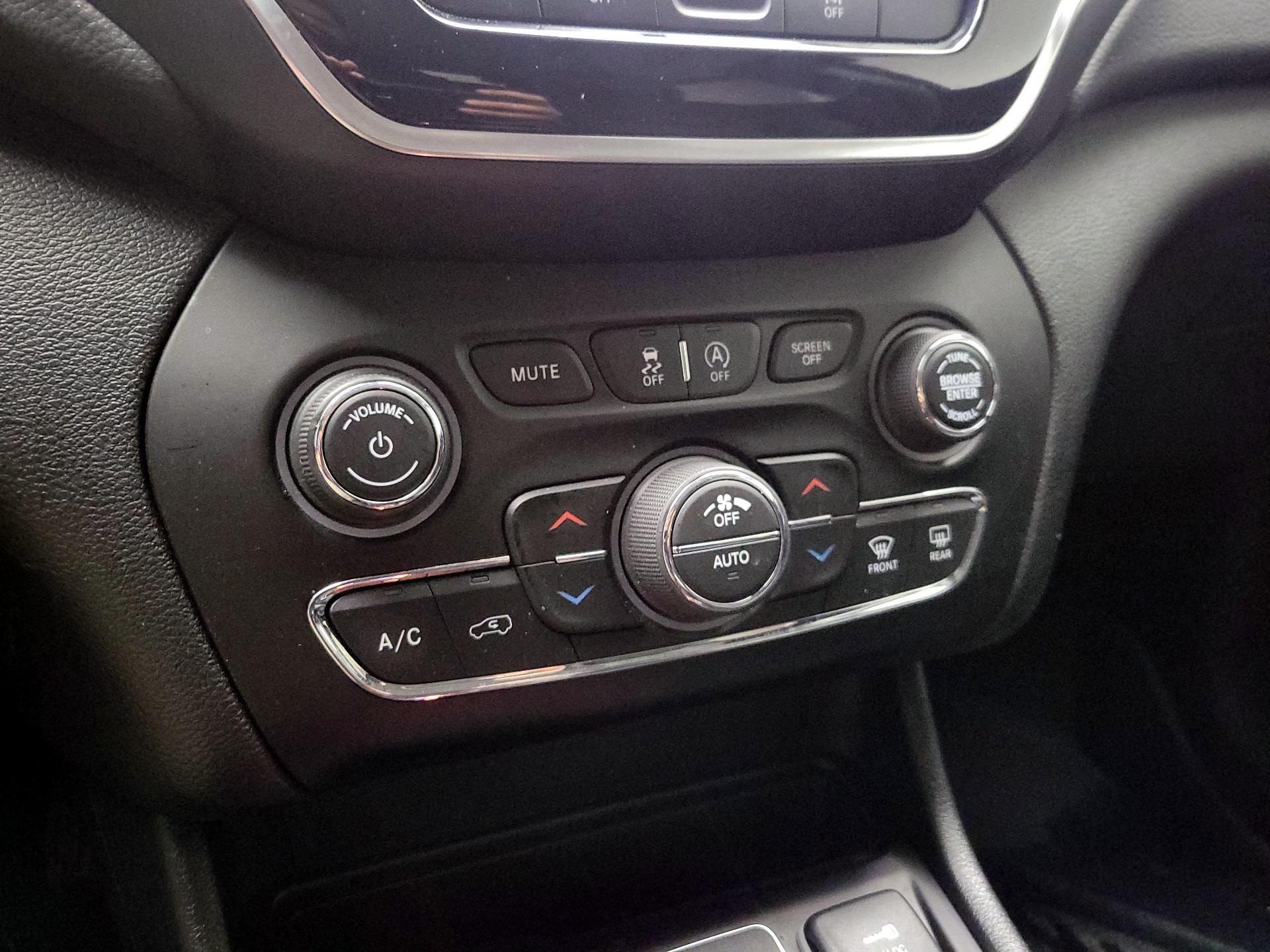 Thumbnail: 2021 Jeep Cherokee - 14