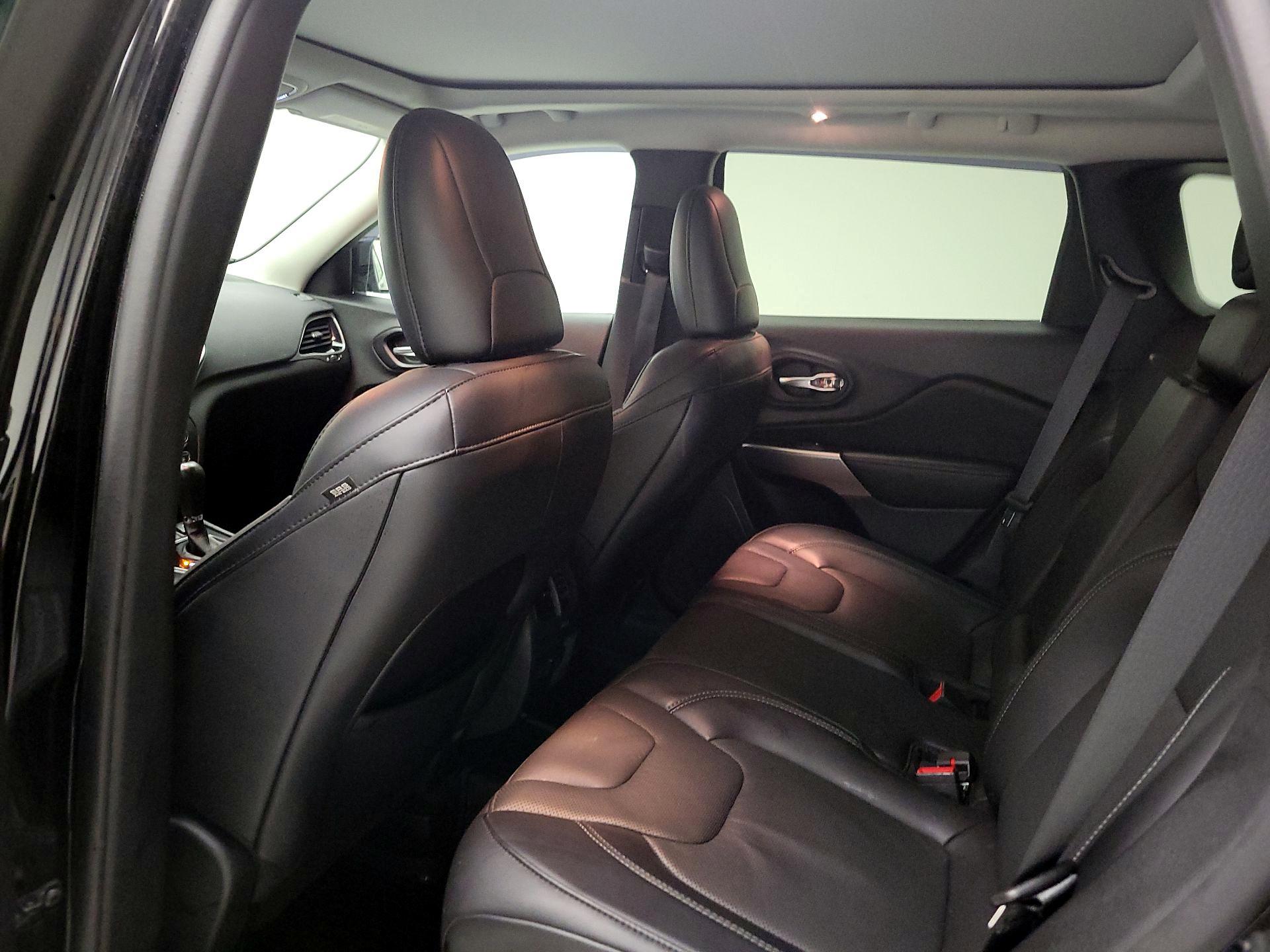 Thumbnail: 2021 Jeep Cherokee - 17