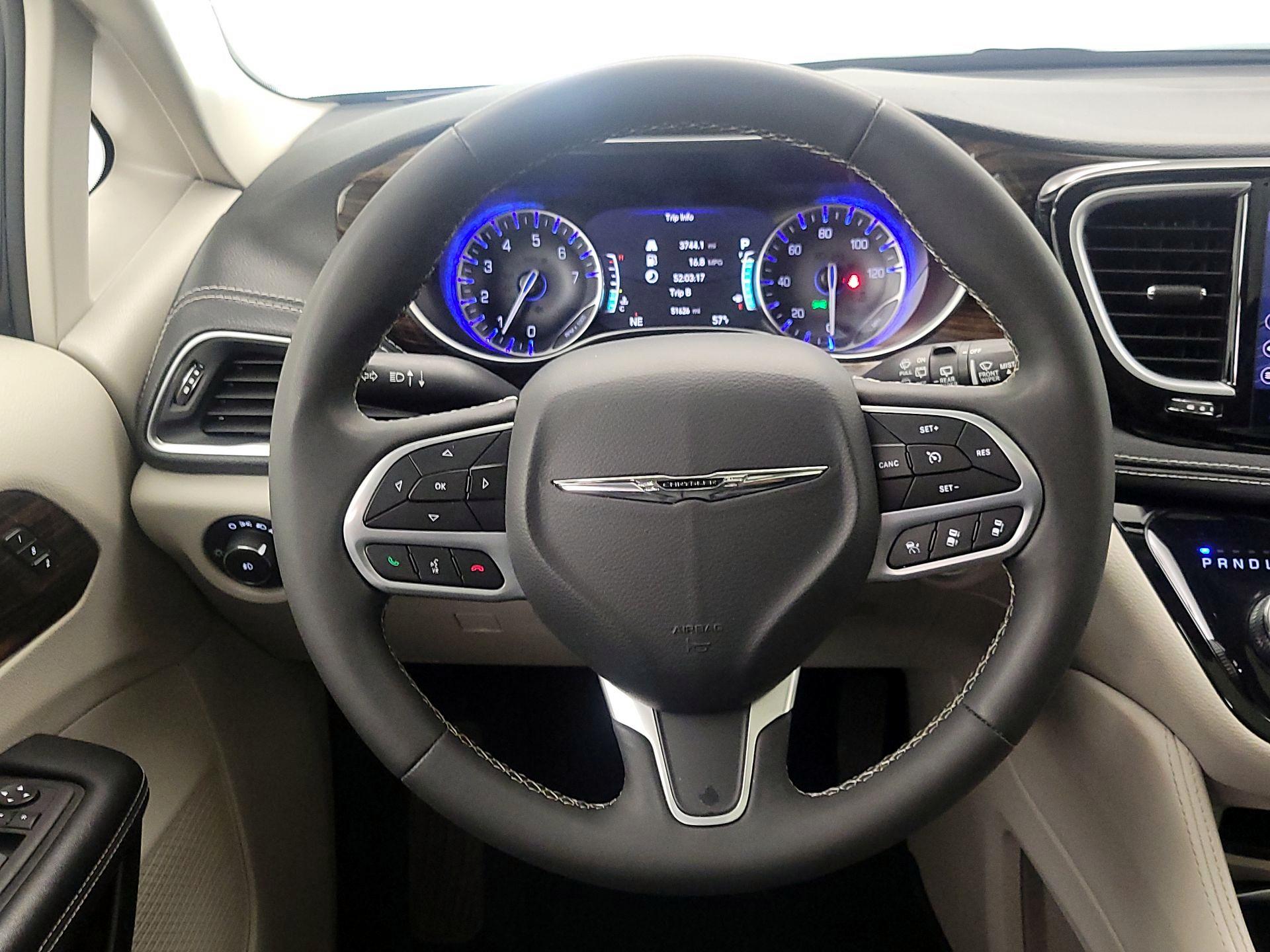 Thumbnail: 2023 Chrysler Pacifica - 10