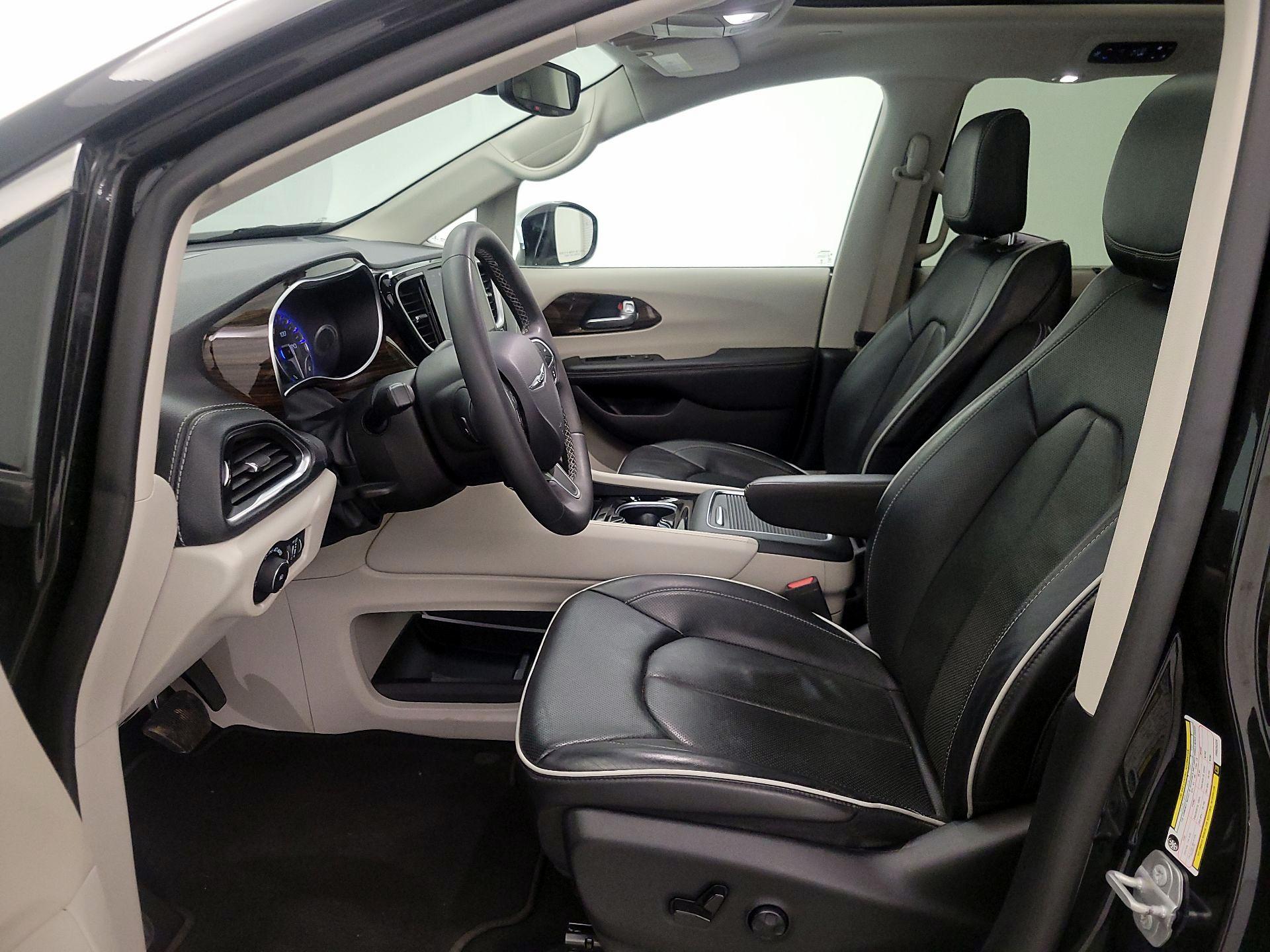 Thumbnail: 2023 Chrysler Pacifica - 11