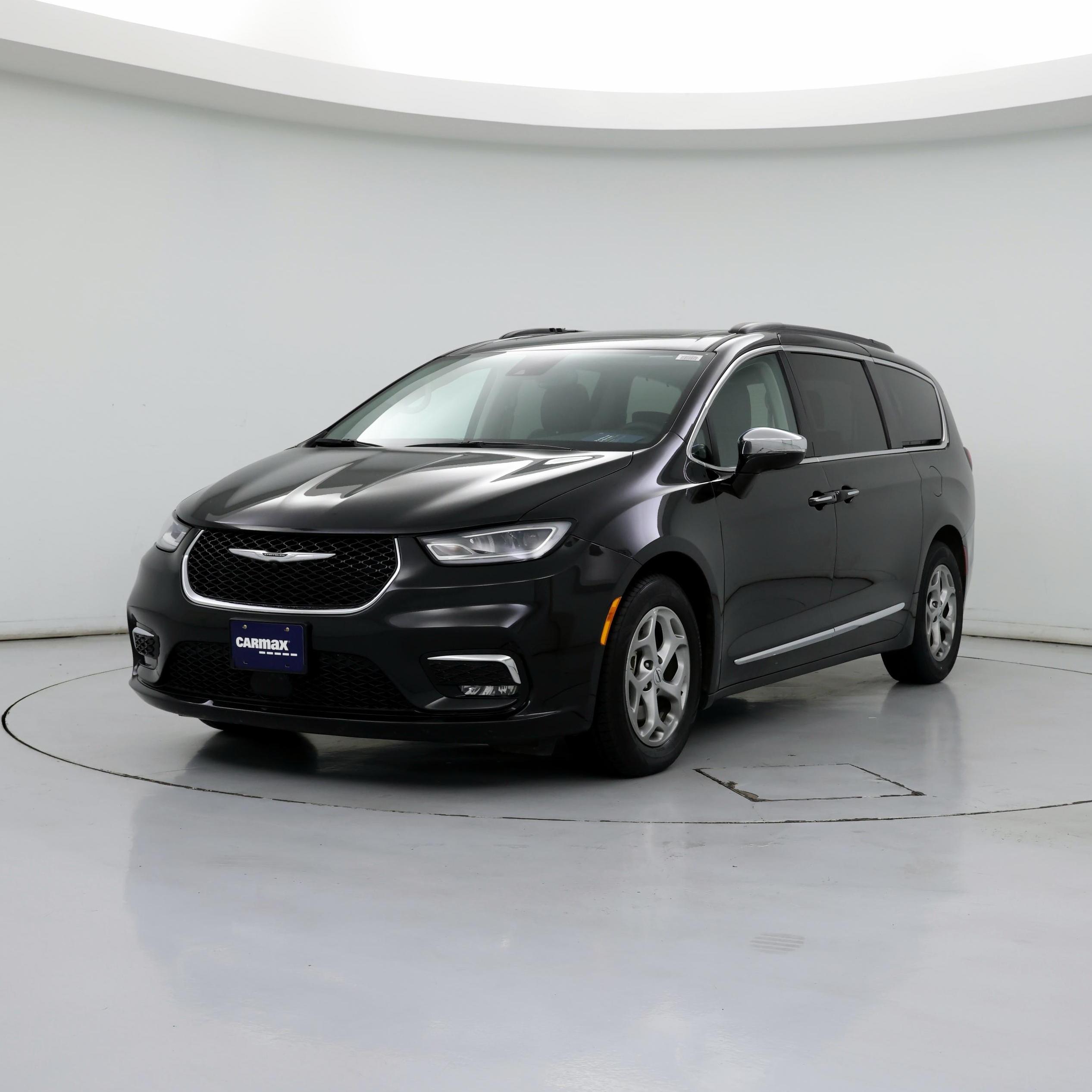 Thumbnail: 2023 Chrysler Pacifica - 4