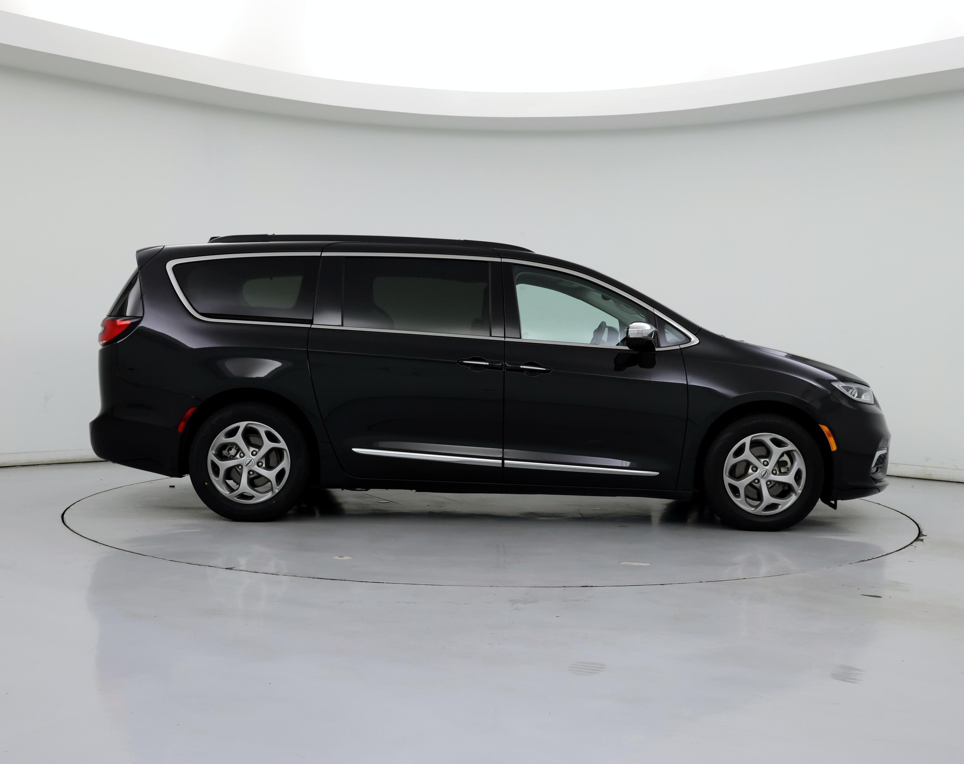 Thumbnail: 2023 Chrysler Pacifica - 7