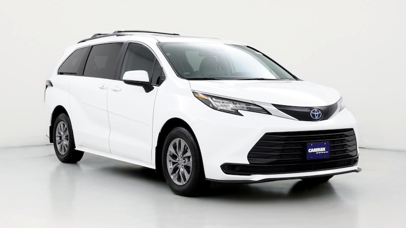 2023 Toyota Sienna LE Hero Image