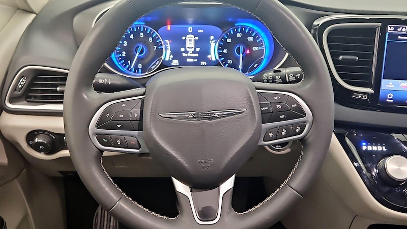 2022 Chrysler Pacifica Touring L 10