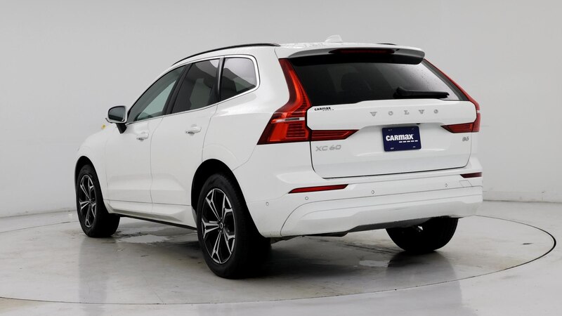 2022 Volvo XC60 B5 Momentum 2