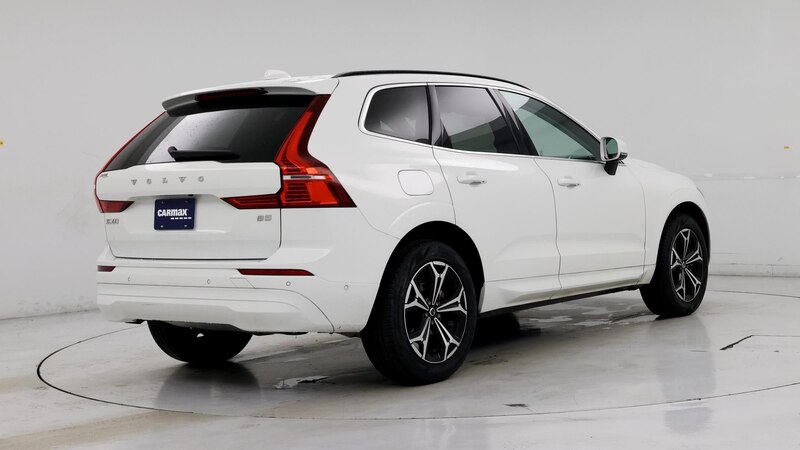 2022 Volvo XC60 B5 Momentum 8