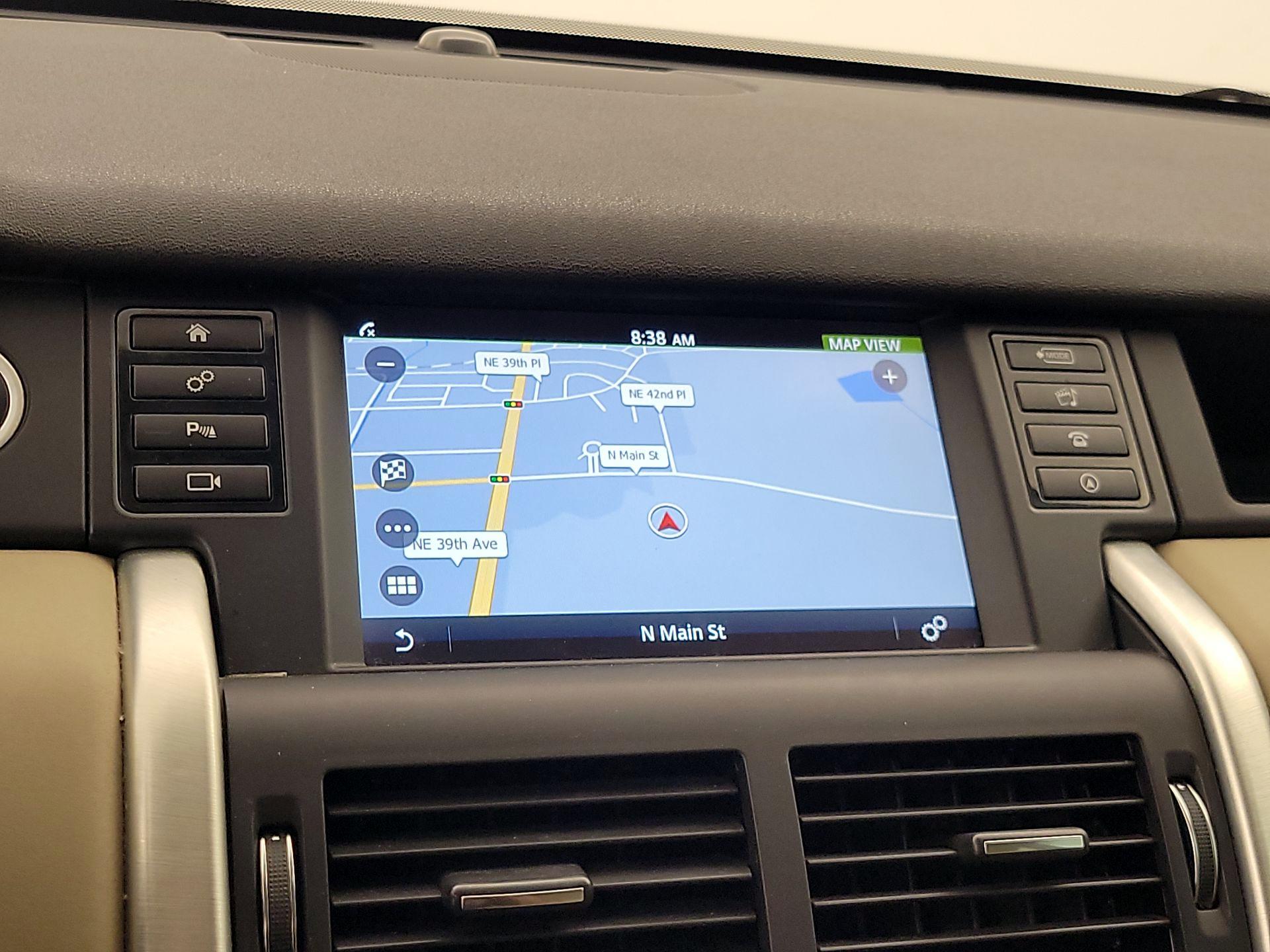Thumbnail: 2019 Land Rover Discovery Sport - 14