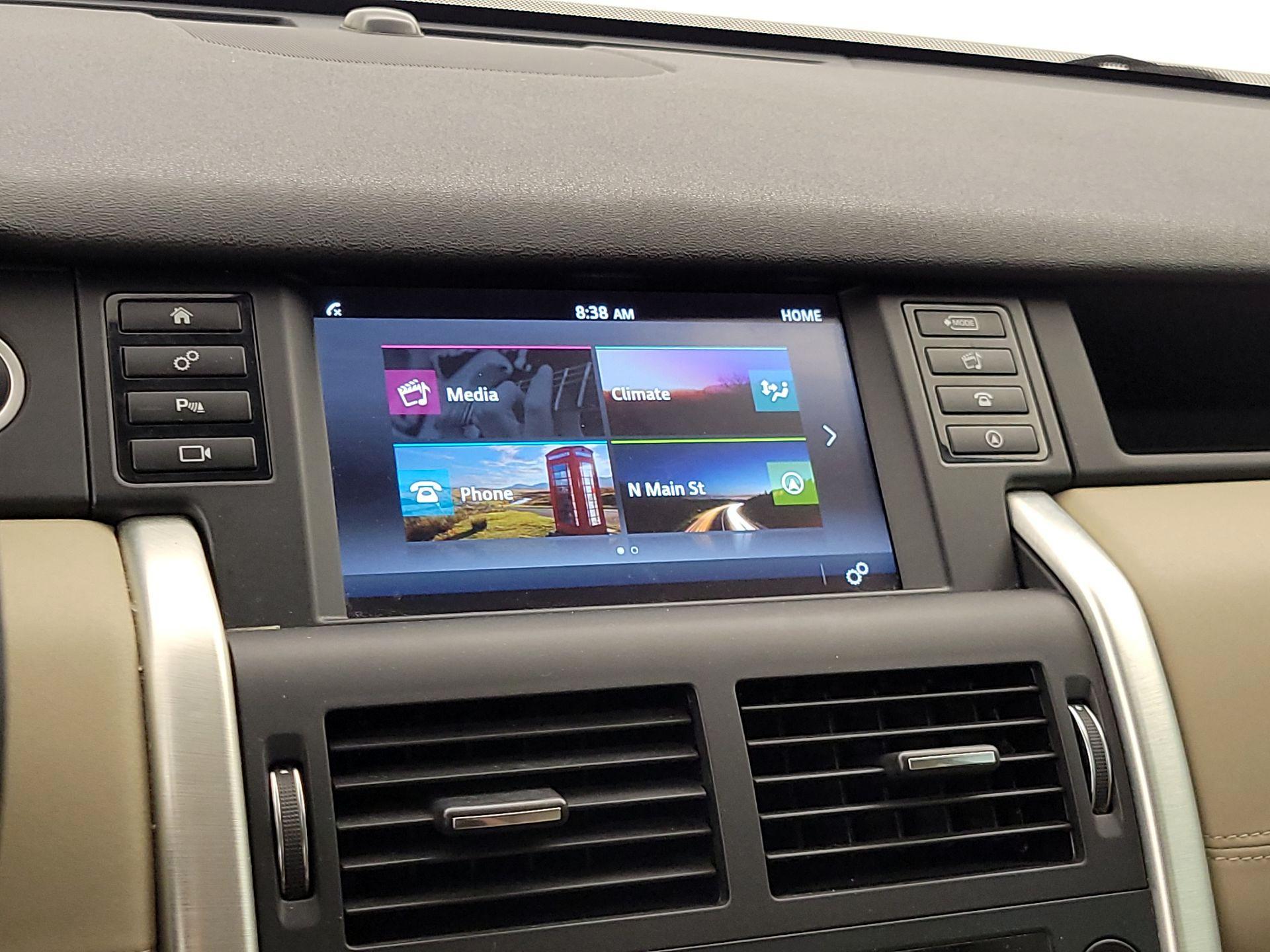 Thumbnail: 2019 Land Rover Discovery Sport - 16