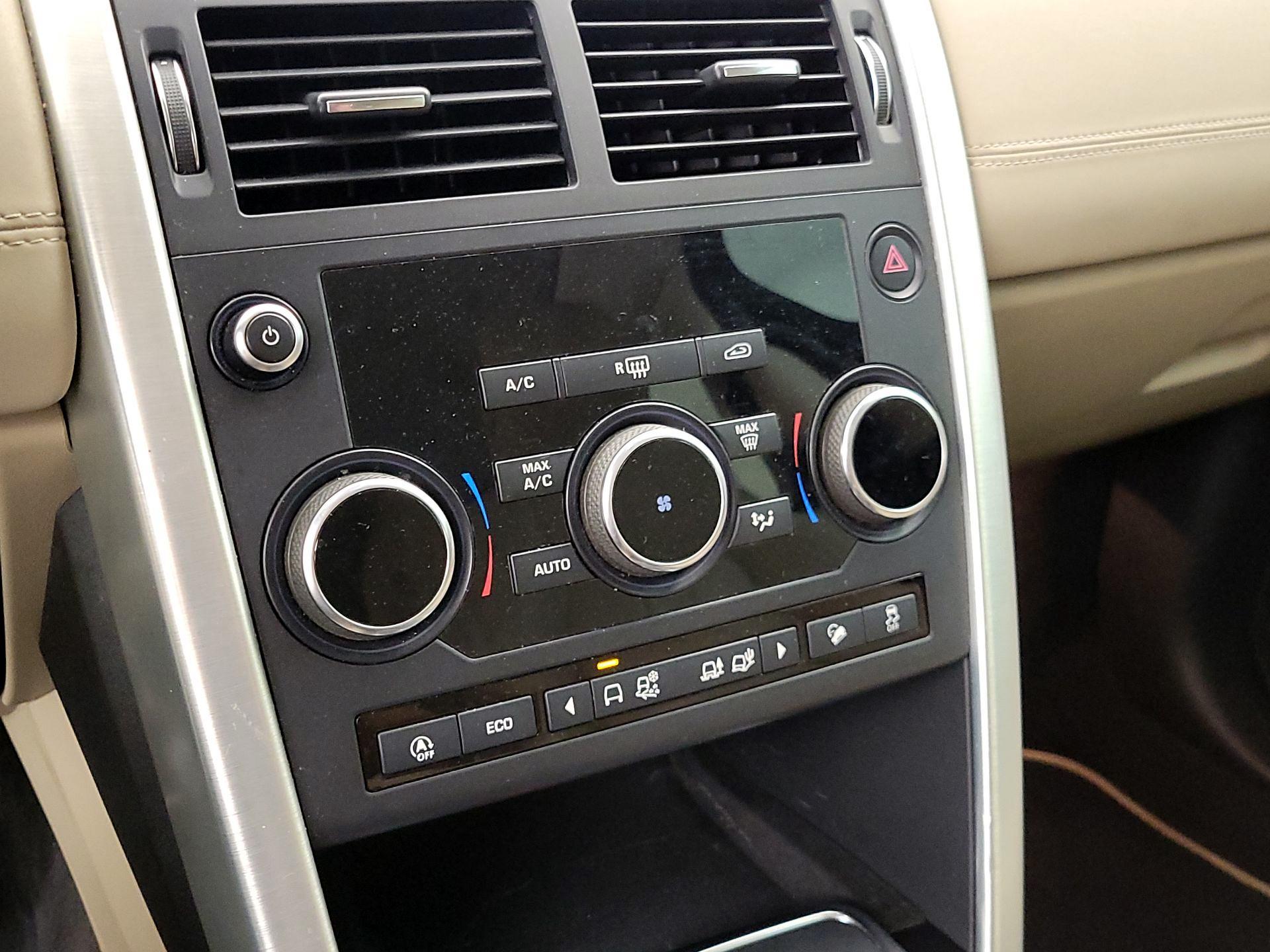 Thumbnail: 2019 Land Rover Discovery Sport - 17