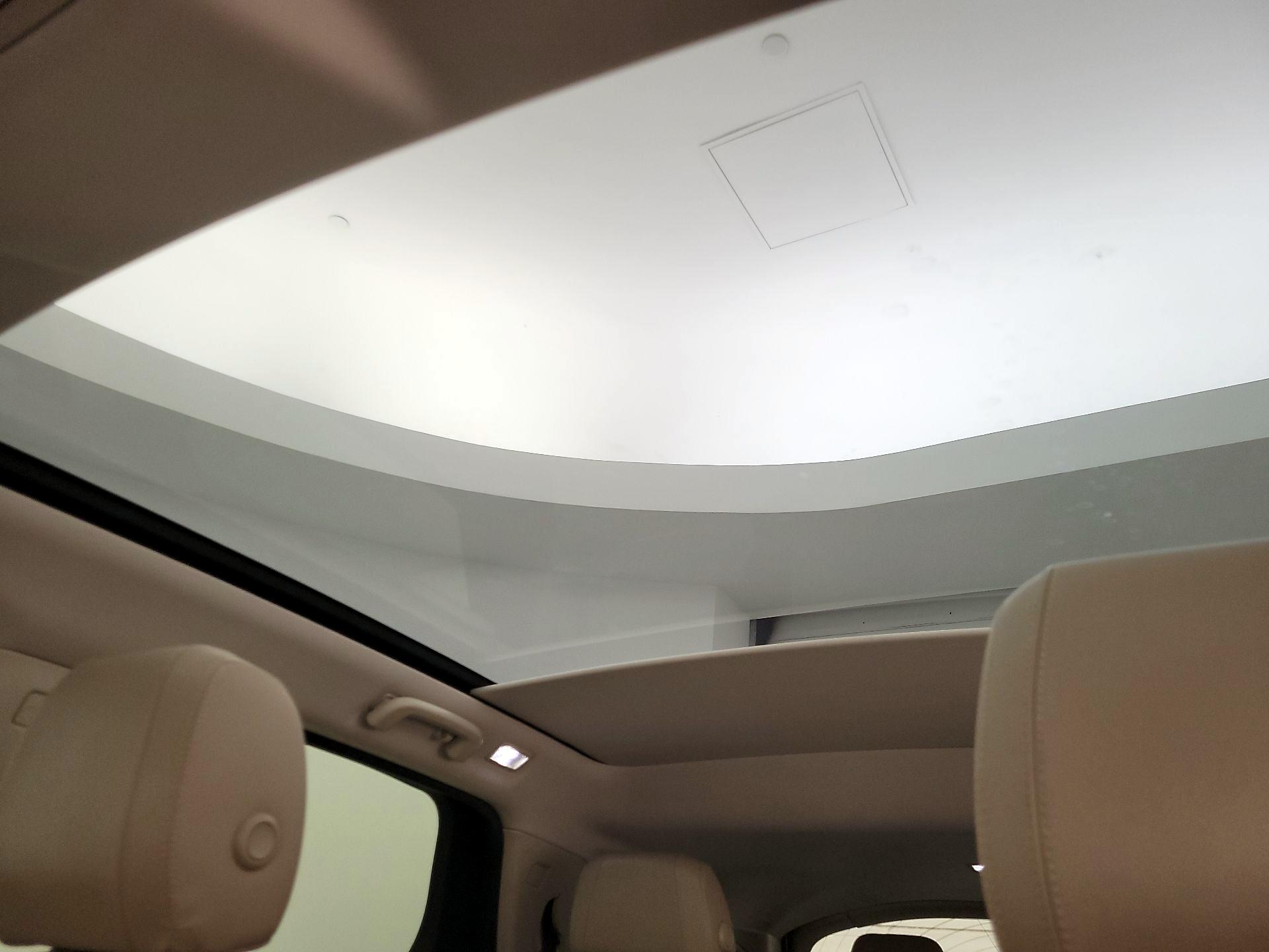 Thumbnail: 2019 Land Rover Discovery Sport - 20