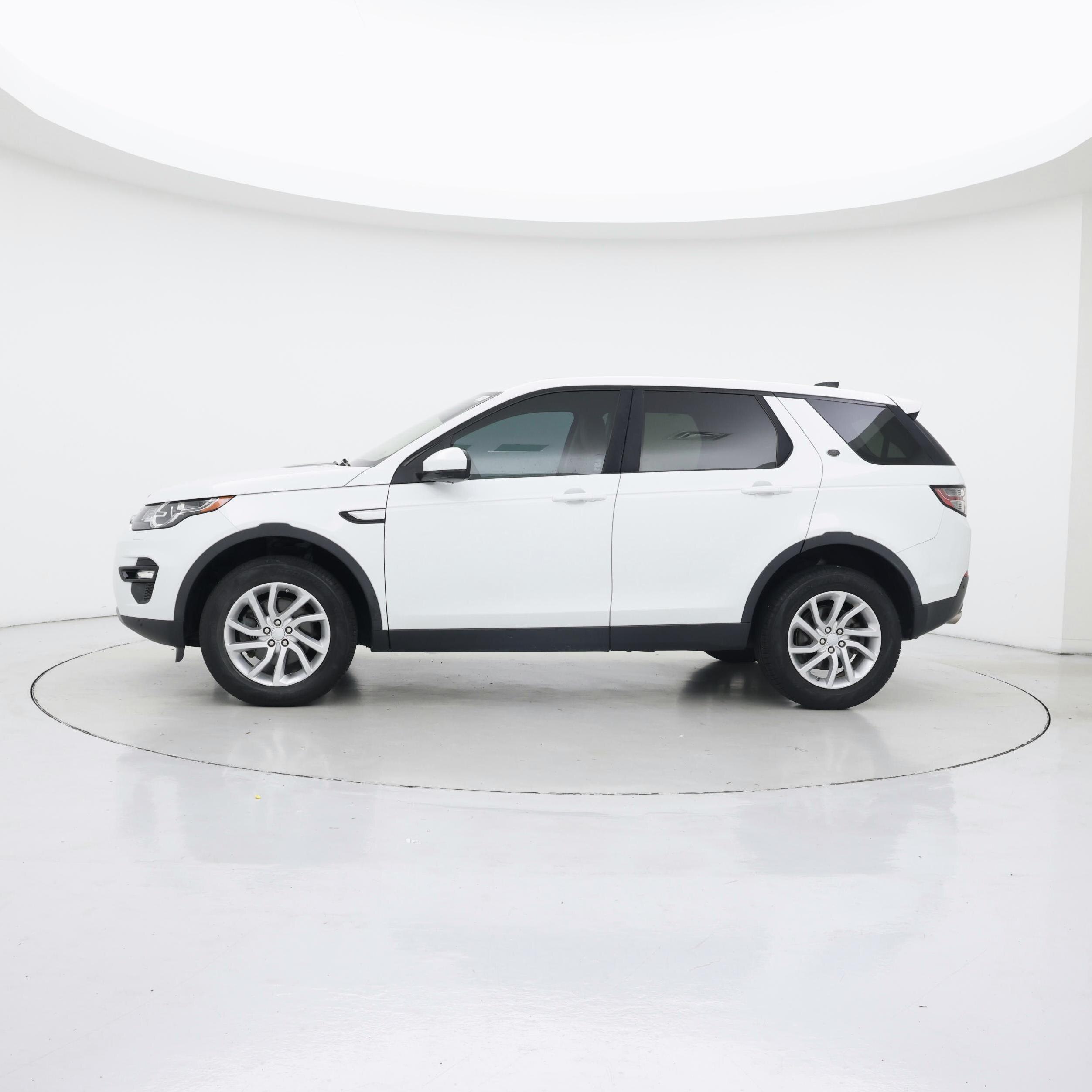 Thumbnail: 2019 Land Rover Discovery Sport - 3