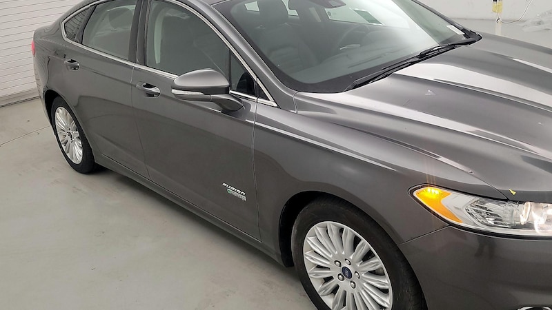 2015 Ford Fusion SE Hero Image