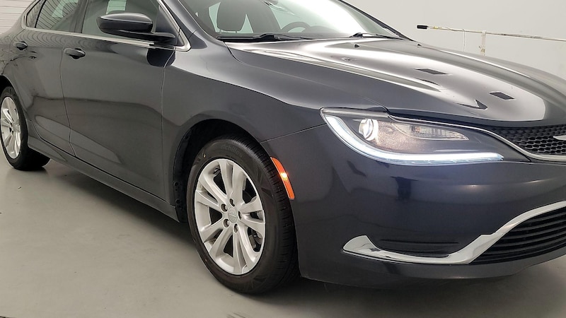 2016 Chrysler 200 Limited Hero Image