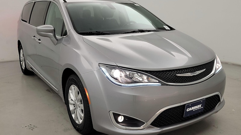 2018 Chrysler Pacifica L Hero Image
