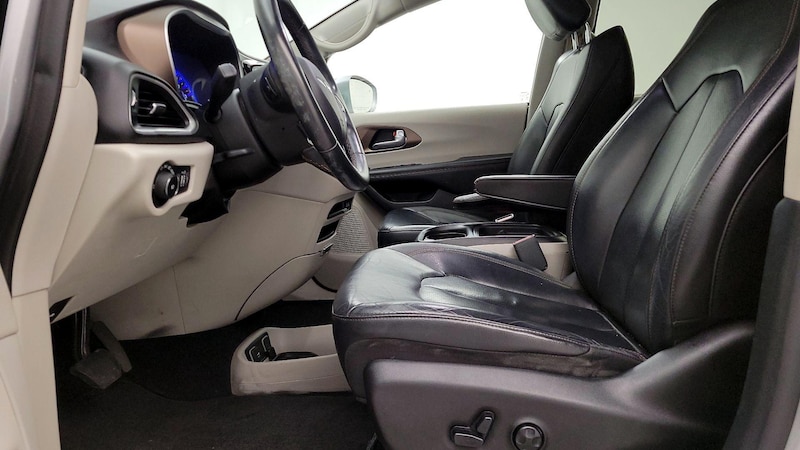 2018 Chrysler Pacifica L 9