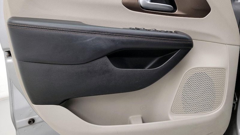 2018 Chrysler Pacifica L 10
