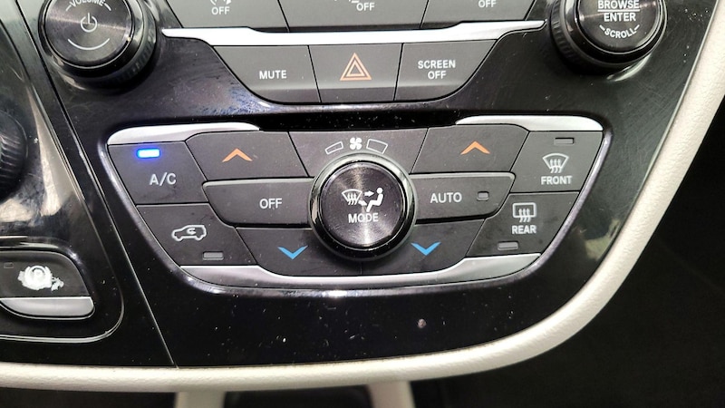 2018 Chrysler Pacifica L 14