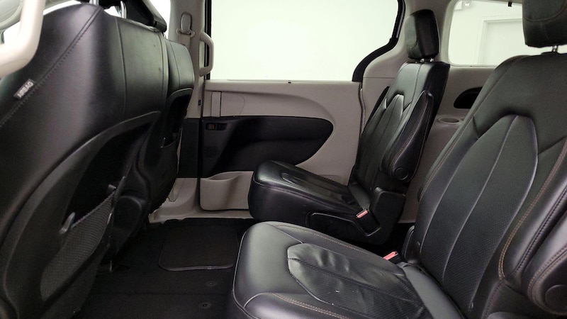2018 Chrysler Pacifica L 17