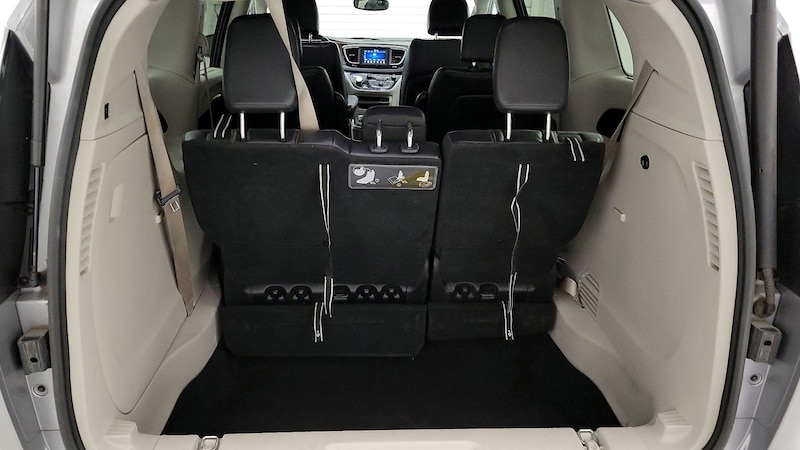 2018 Chrysler Pacifica L 19