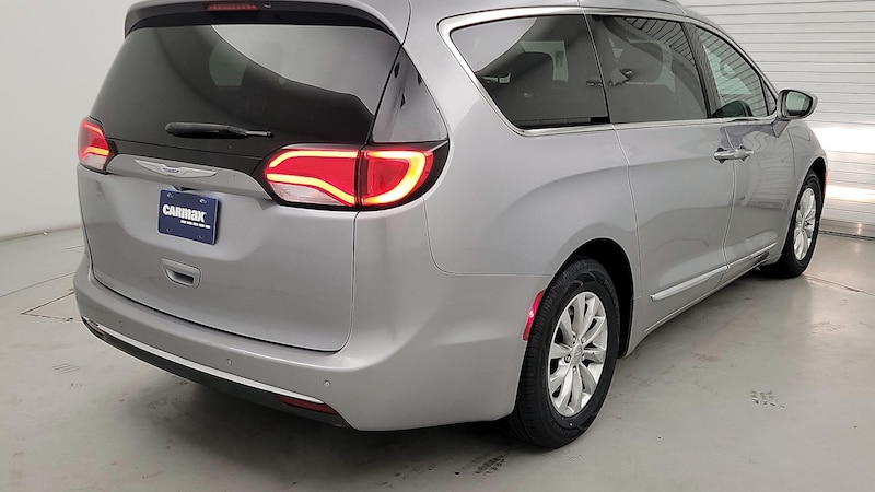 2018 Chrysler Pacifica L 5