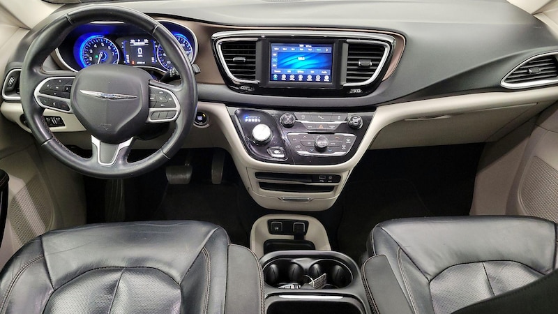 2018 Chrysler Pacifica L 8