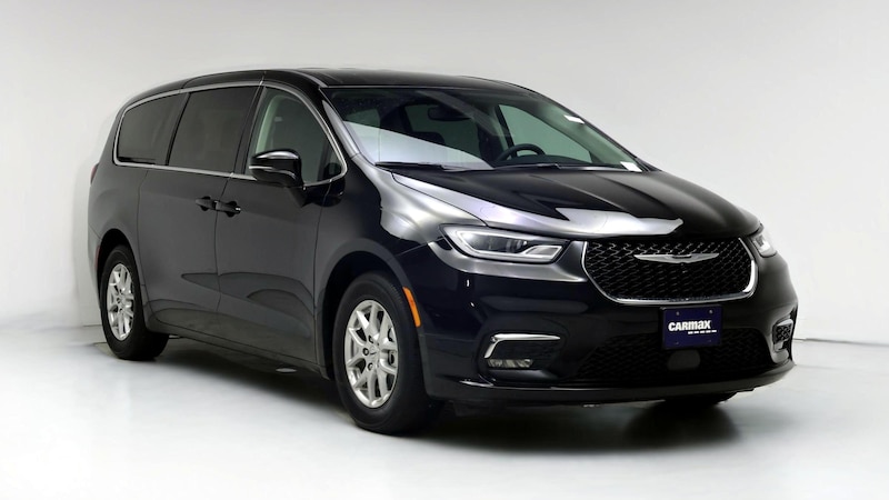 2024 Chrysler Pacifica Touring L Hero Image