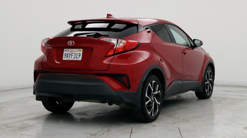 2022 Toyota C-HR XLE 8