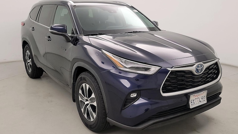 2021 Toyota Highlander XLE Hero Image