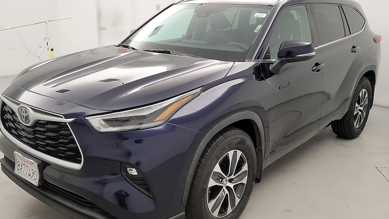 2021 Toyota Highlander XLE 3