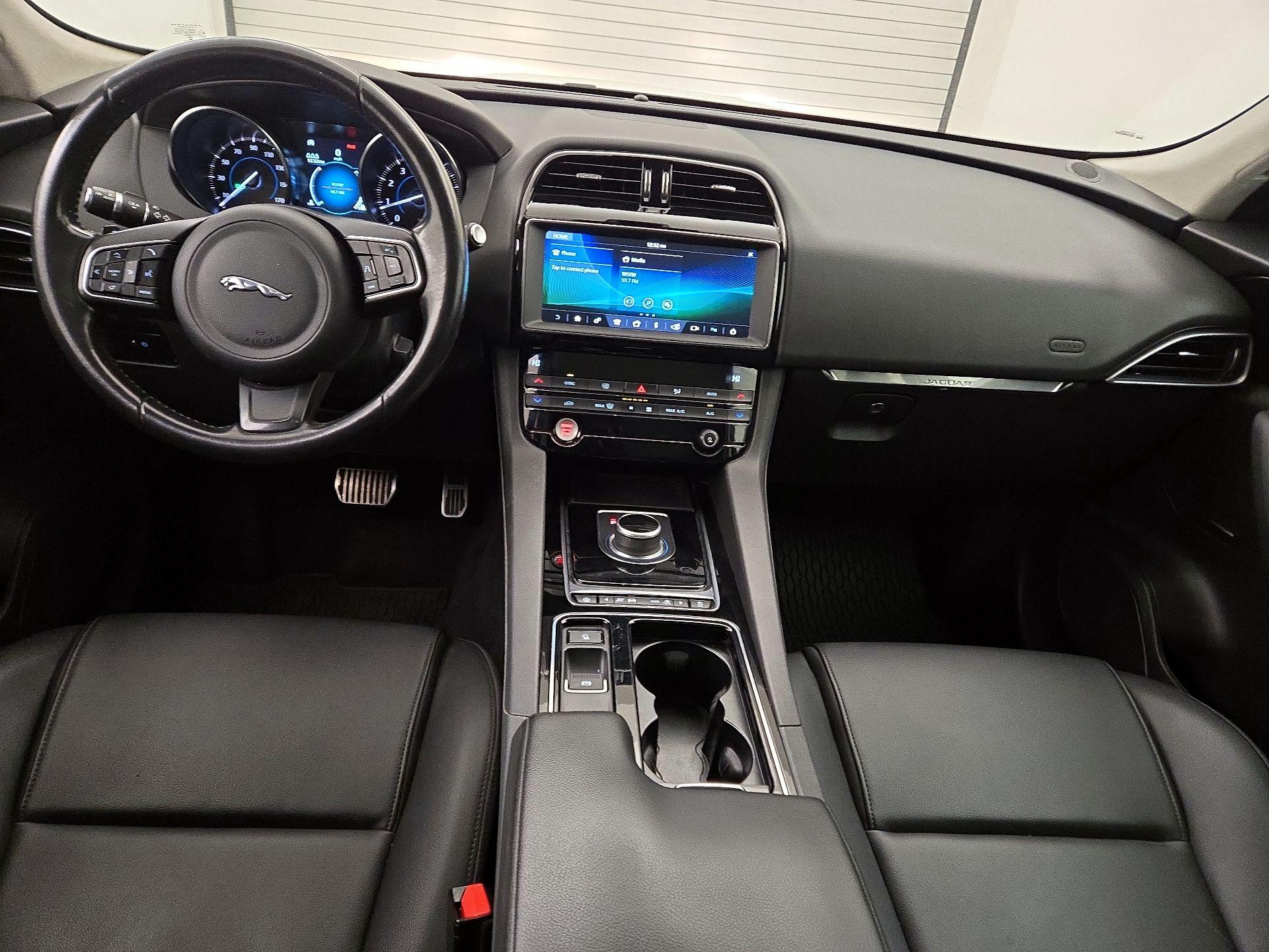 Thumbnail: 2019 Jaguar F-Pace - 9