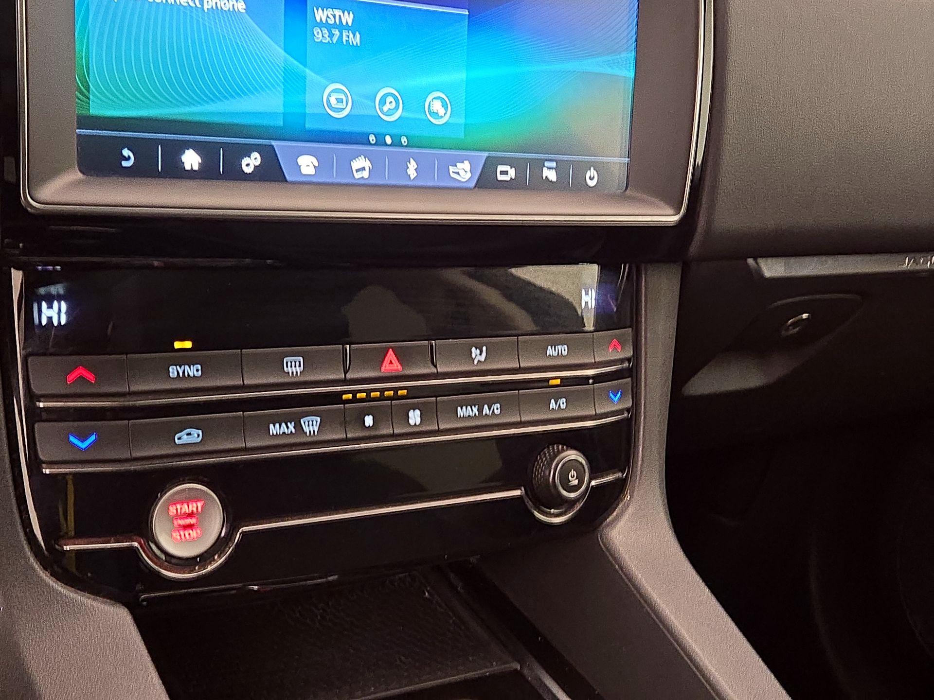 Thumbnail: 2019 Jaguar F-Pace - 15