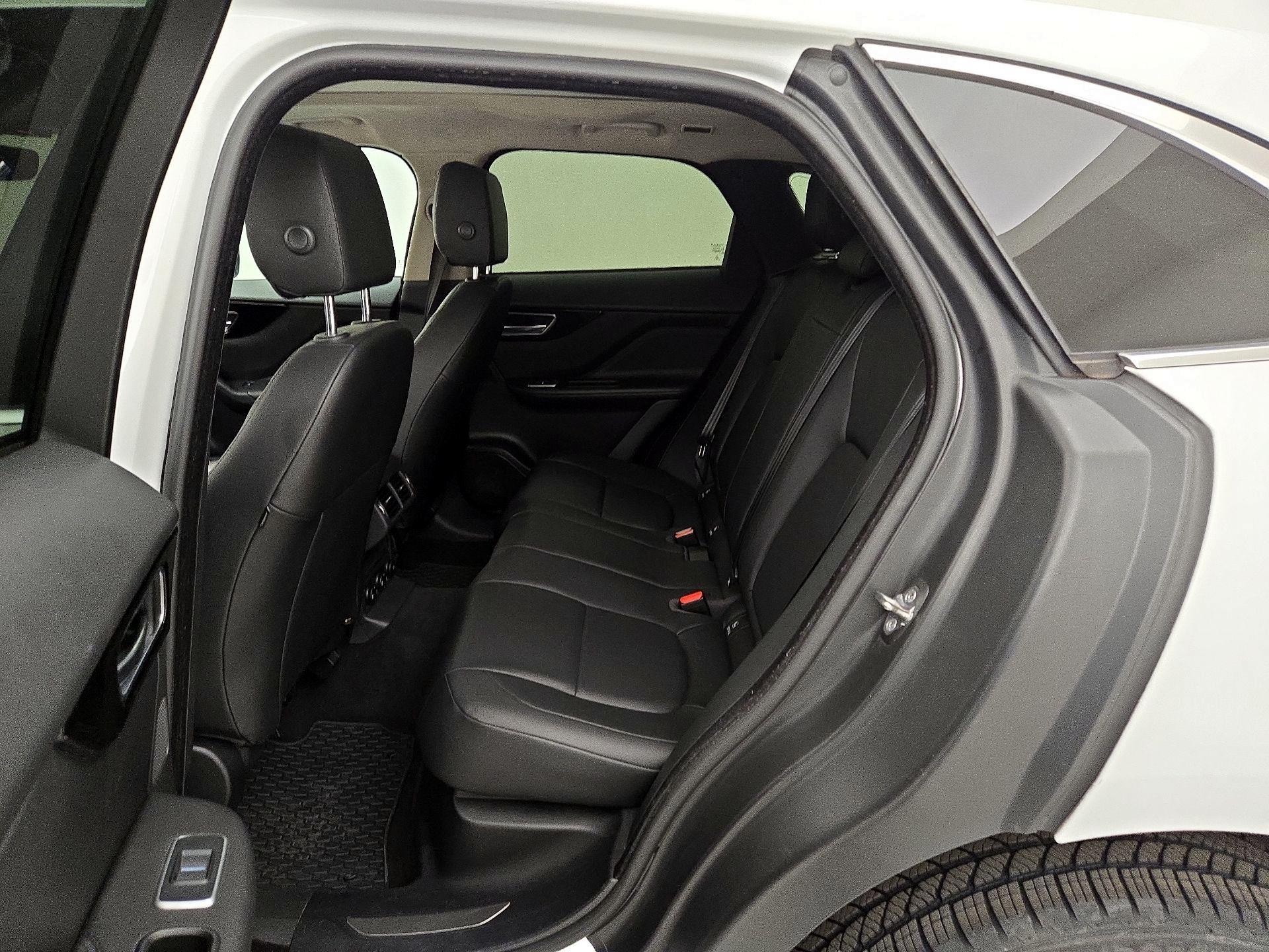 Thumbnail: 2019 Jaguar F-Pace - 17