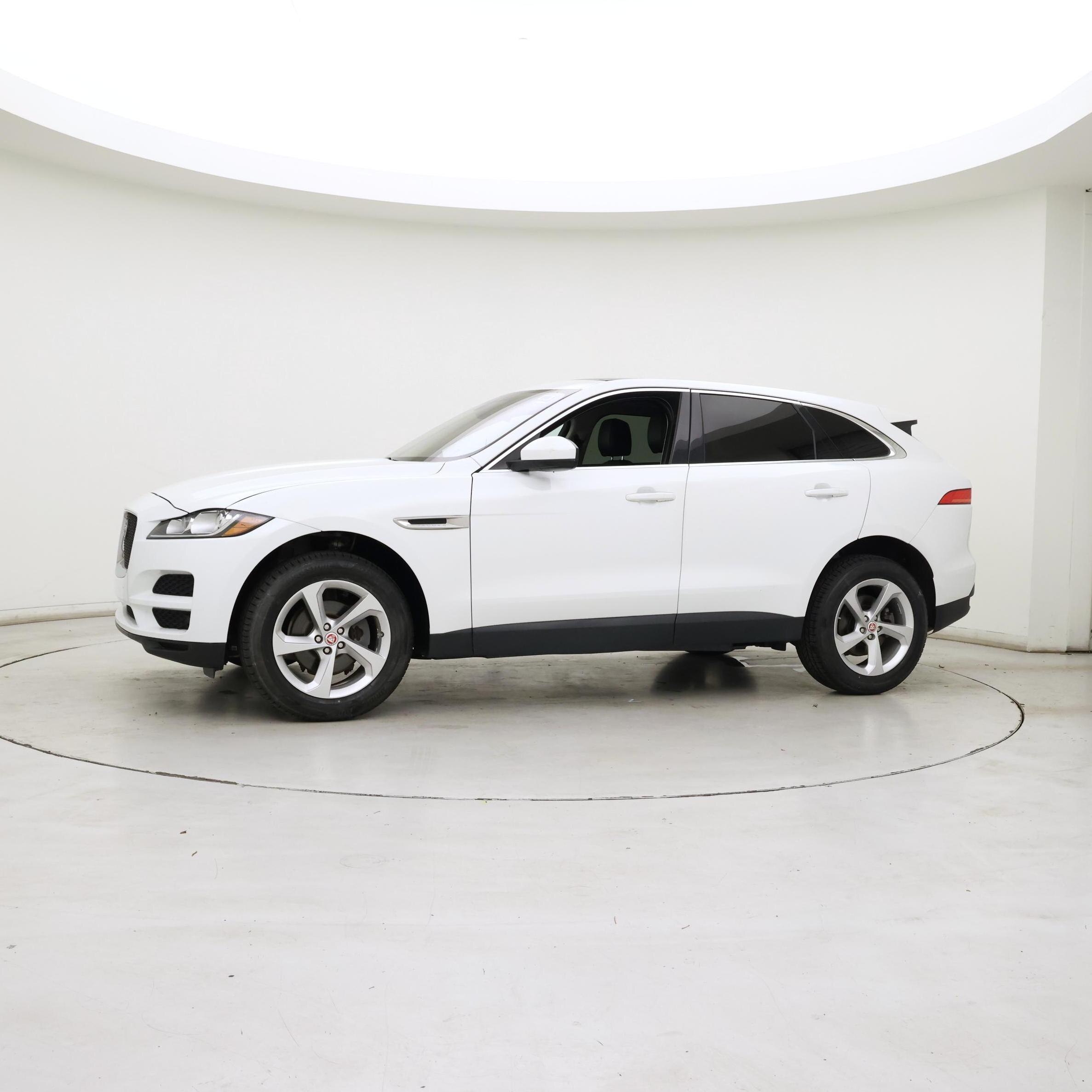 Thumbnail: 2019 Jaguar F-Pace - 4