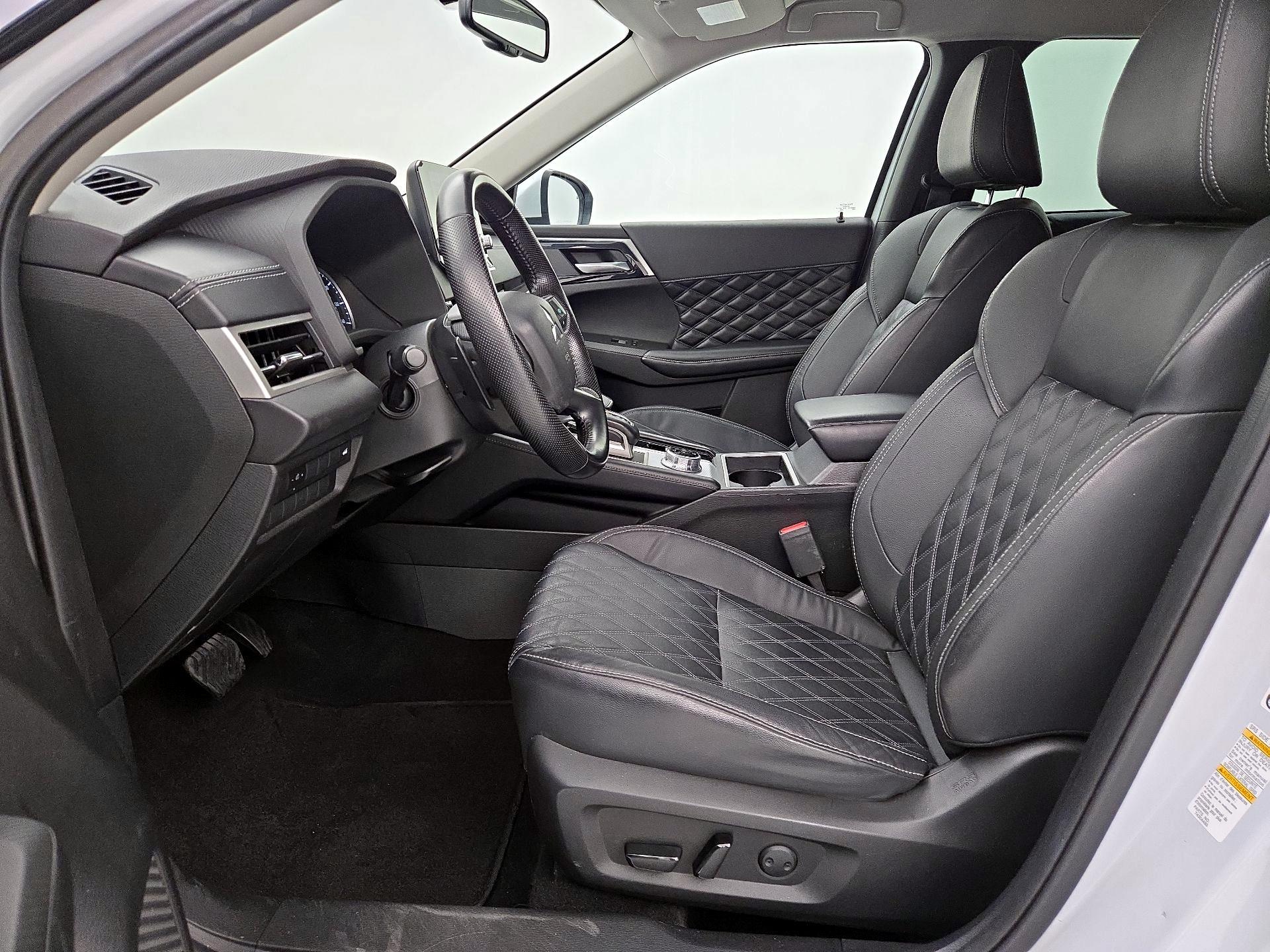 Thumbnail: 2022 Mitsubishi Outlander - 11