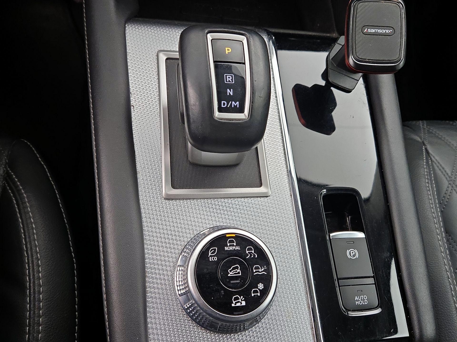 Thumbnail: 2022 Mitsubishi Outlander - 18