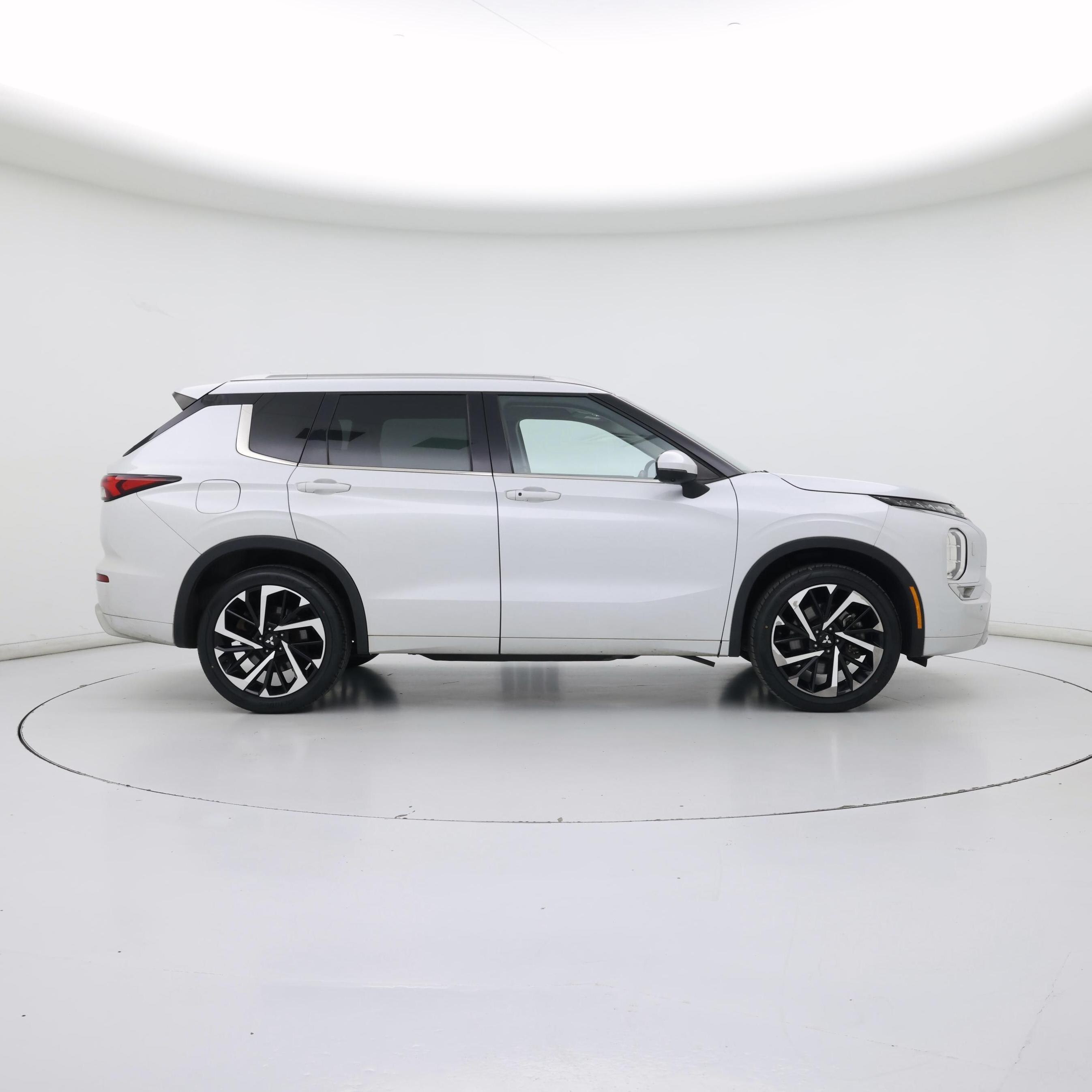Thumbnail: 2022 Mitsubishi Outlander - 7