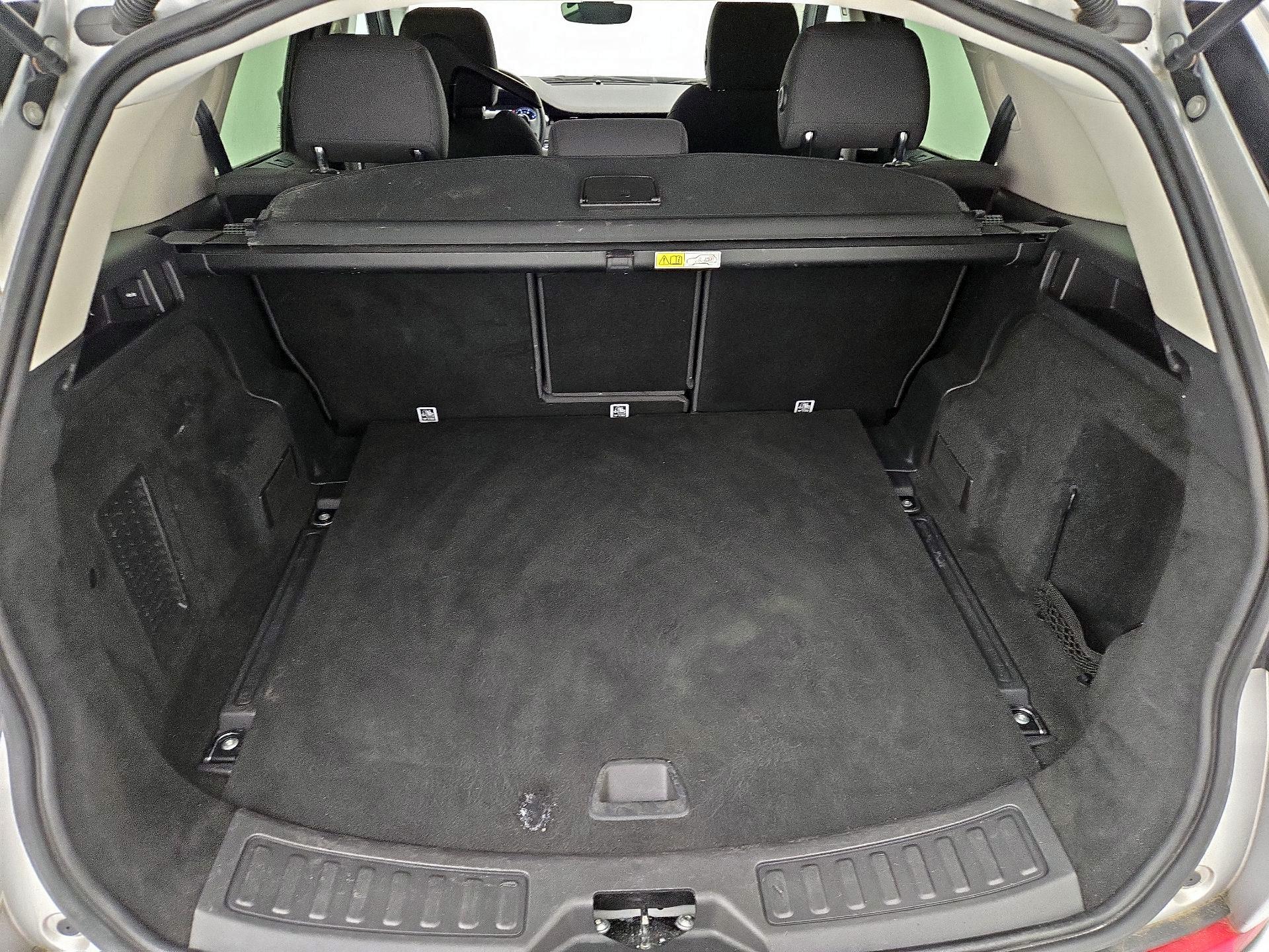 Thumbnail: 2020 Land Rover Discovery Sport - 20