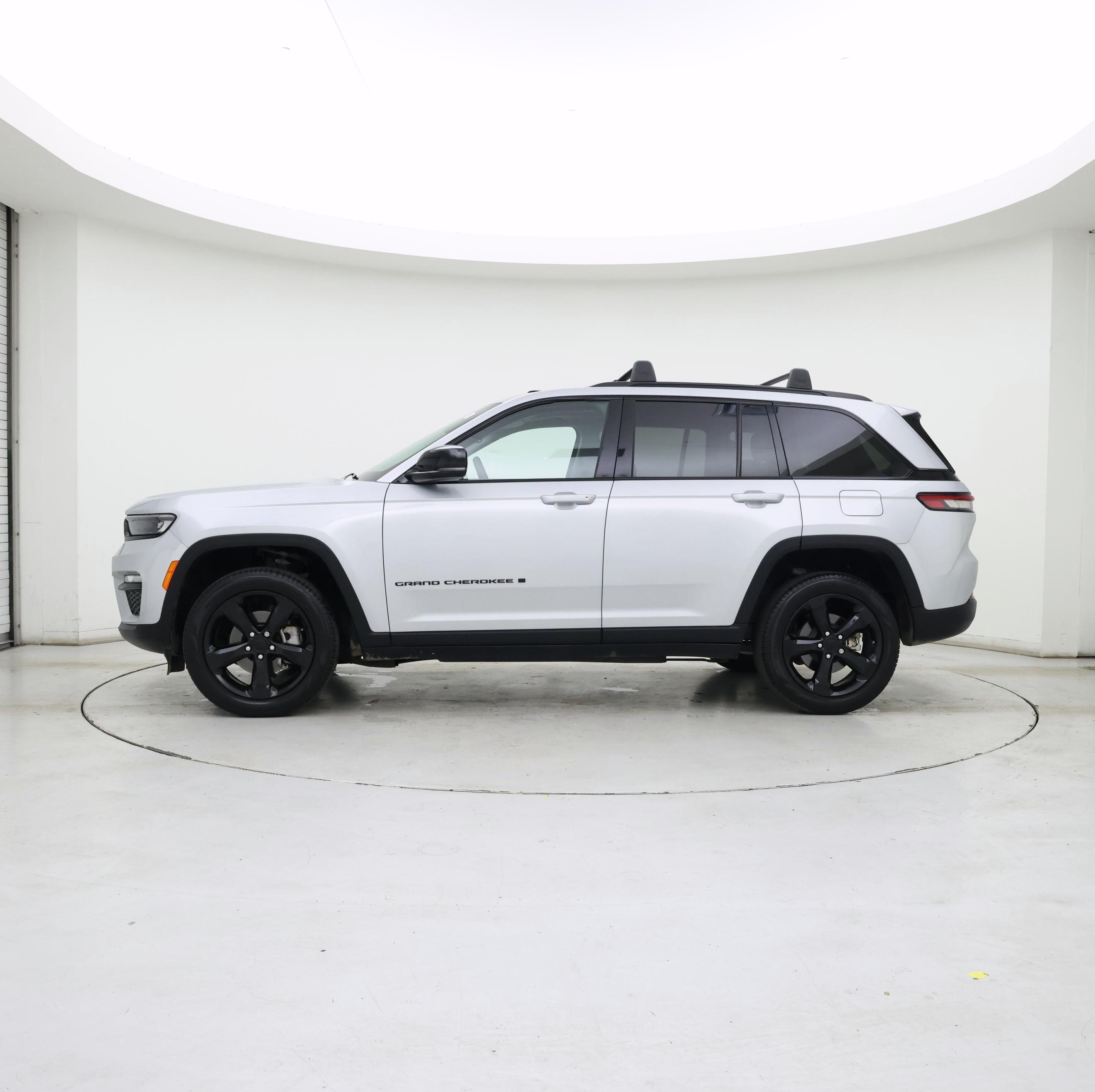 Thumbnail: 2023 Jeep Grand Cherokee - 3
