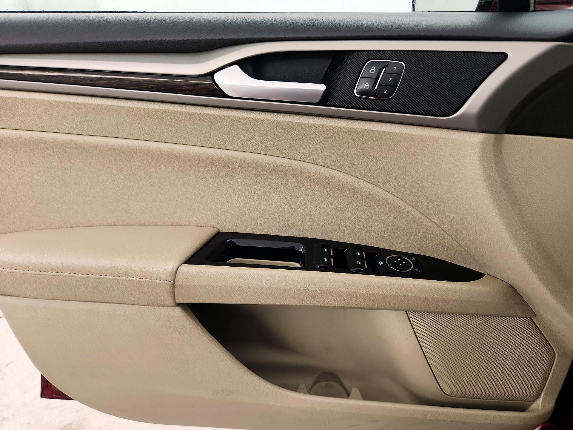 Thumbnail: 2015 Ford Fusion - 12