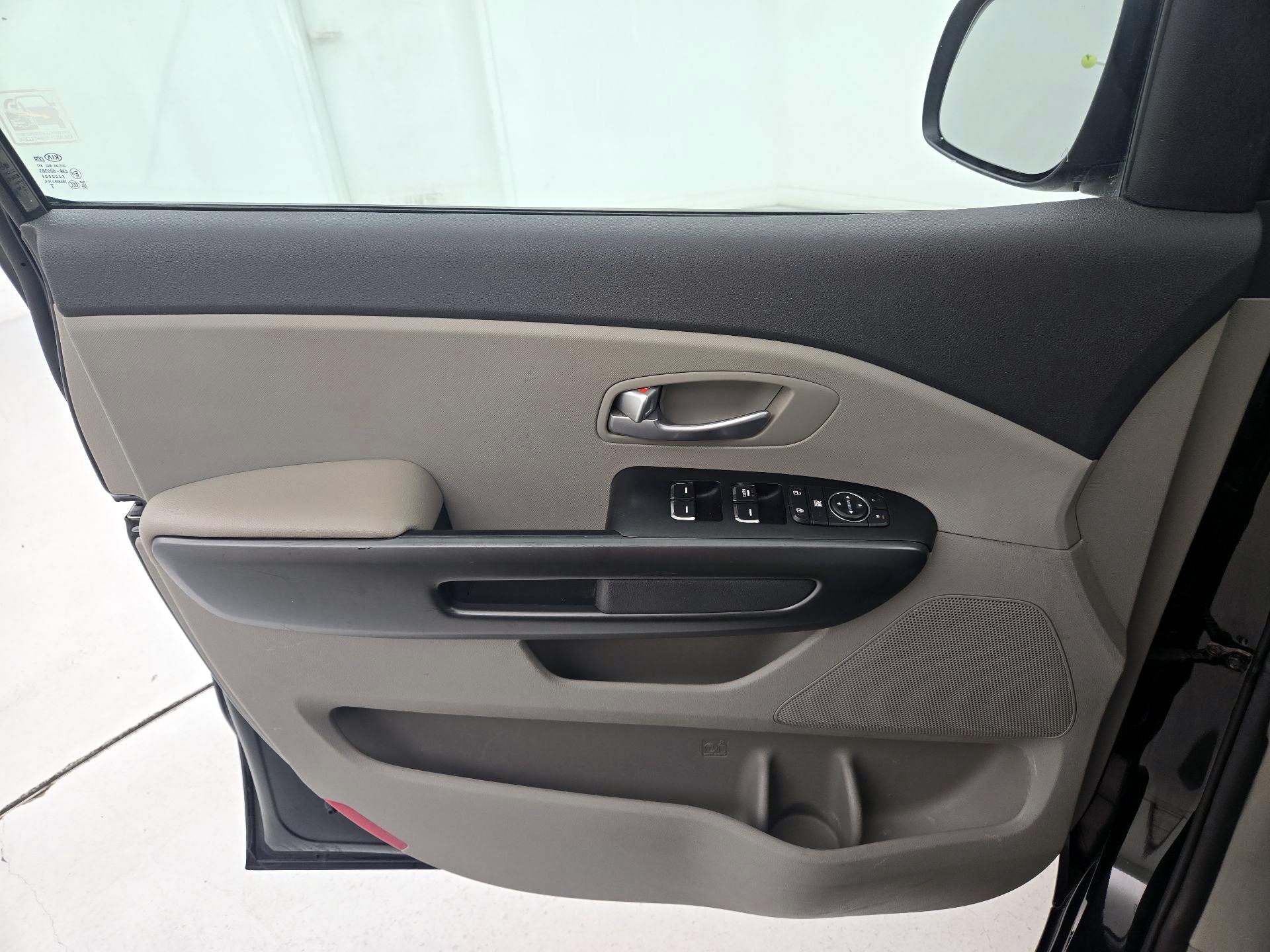 Thumbnail: 2017 Kia Sedona - 12