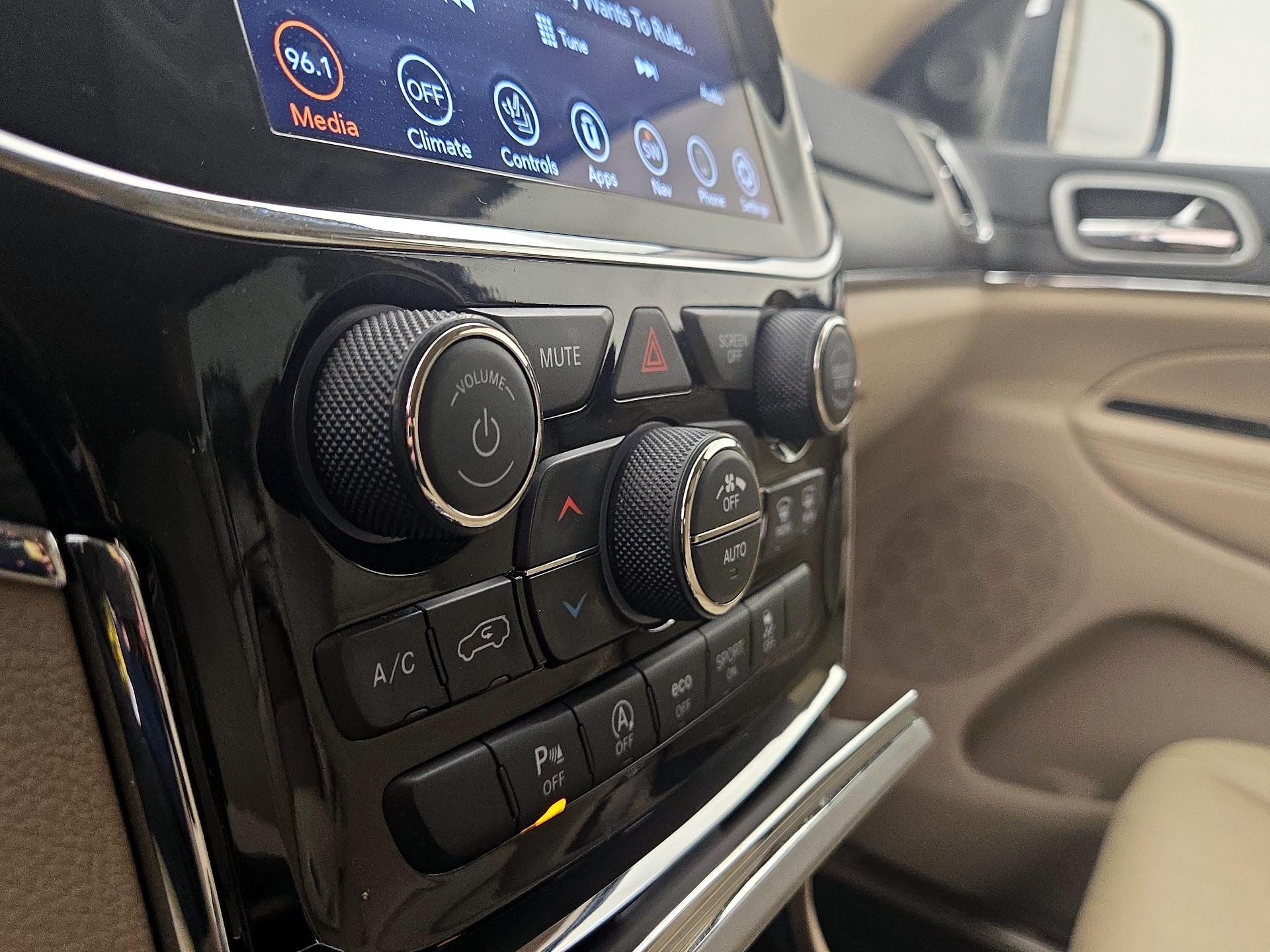 Thumbnail: 2021 Jeep Grand Cherokee - 17