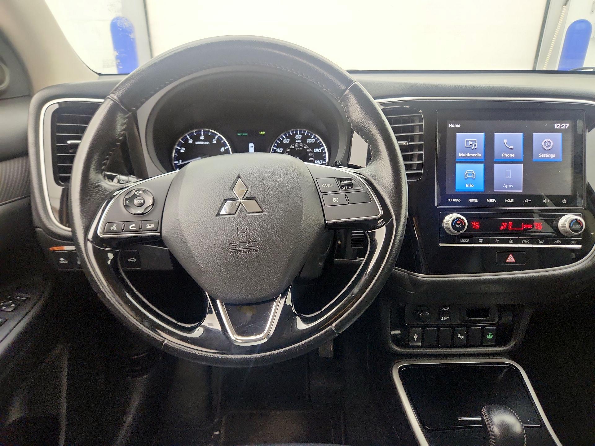 Thumbnail: 2020 Mitsubishi Outlander - 10