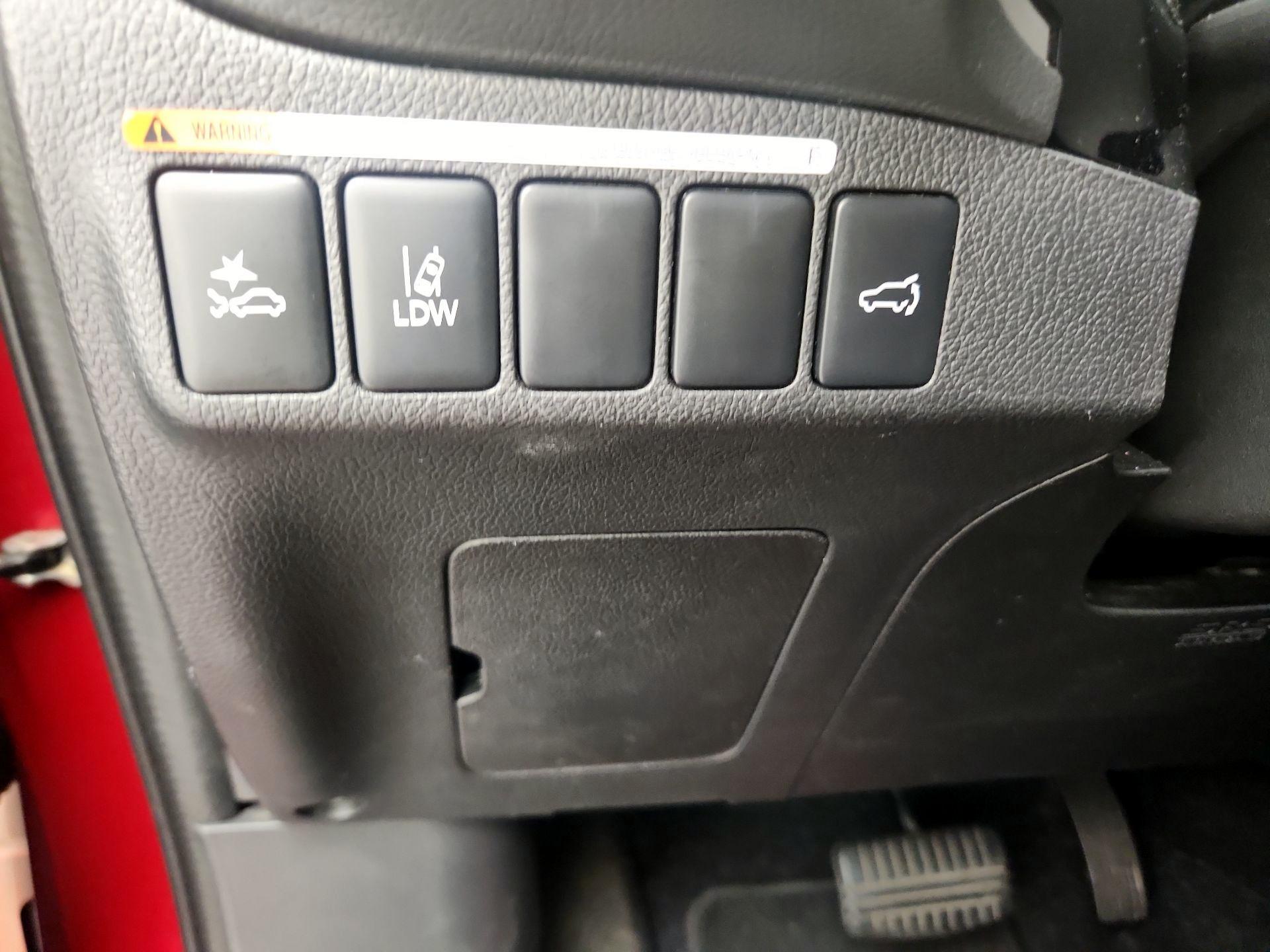 Thumbnail: 2020 Mitsubishi Outlander - 13
