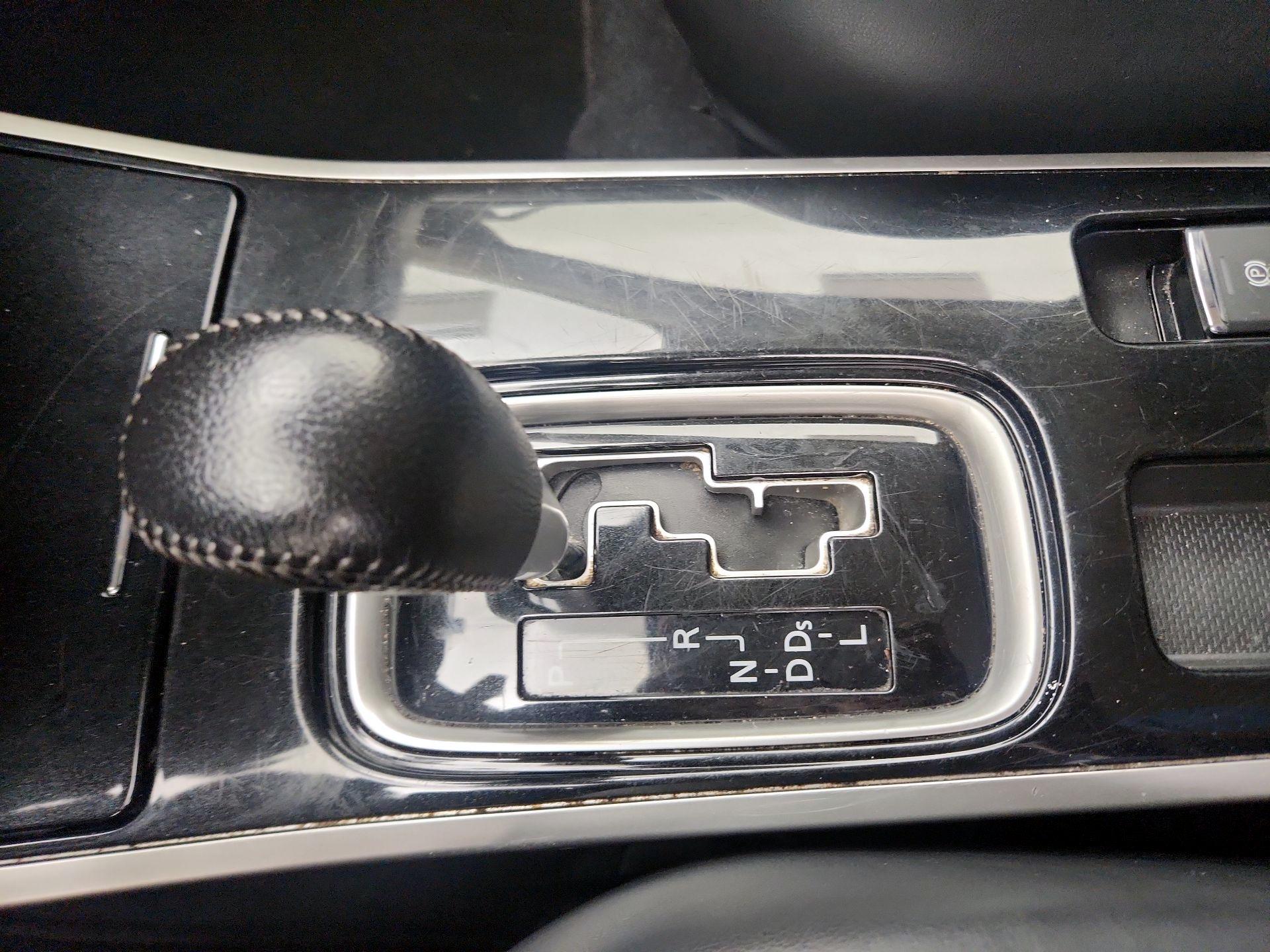 Thumbnail: 2020 Mitsubishi Outlander - 17
