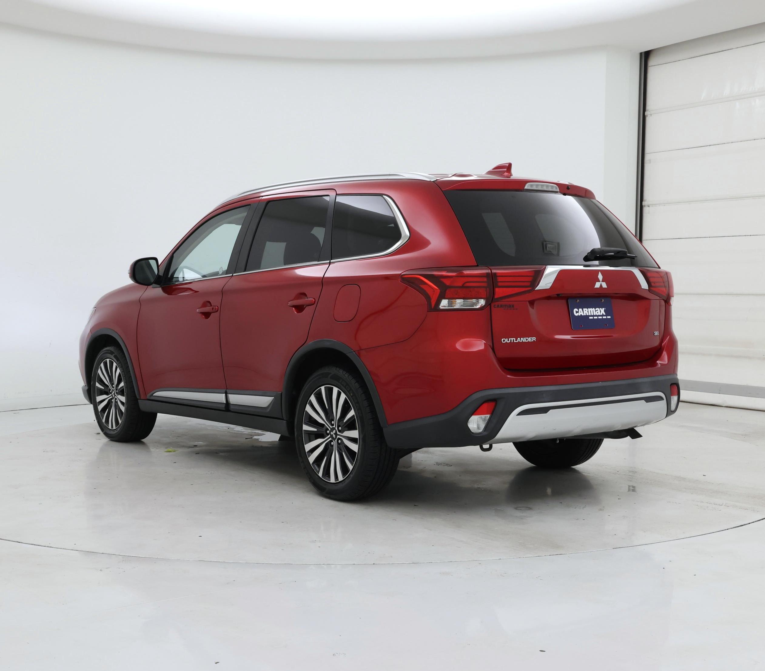 Thumbnail: 2020 Mitsubishi Outlander - 2