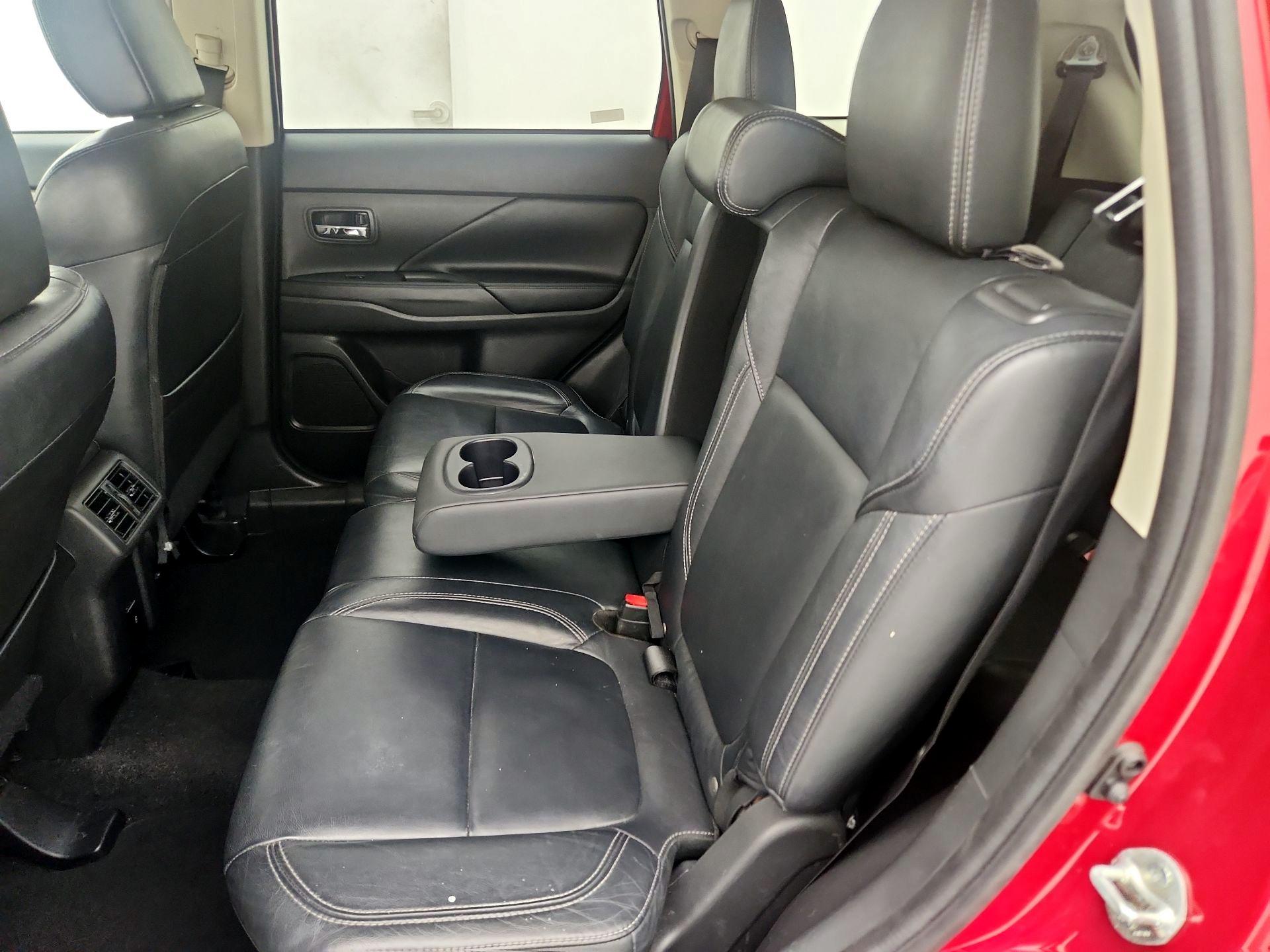 Thumbnail: 2020 Mitsubishi Outlander - 19