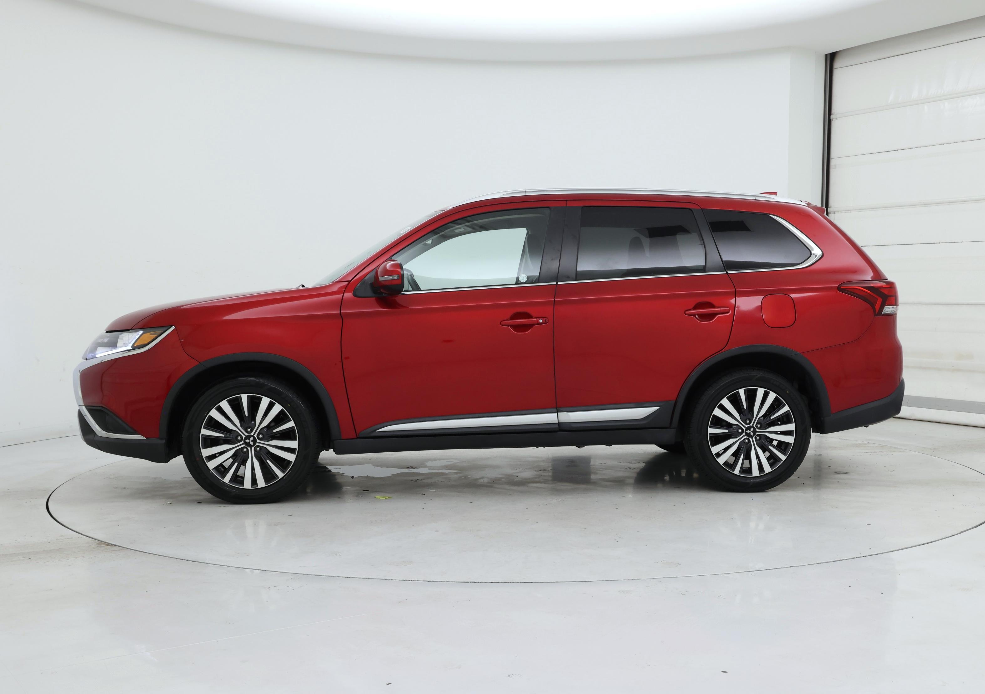 Thumbnail: 2020 Mitsubishi Outlander - 3